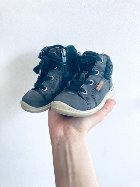 Ecco High Top Shoes with Side Zip (6T)