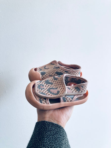 pompods Velcro Cheetah Sandals (2 Toddler)