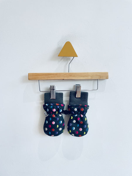 Kombi Baby Mittens (0-9M)