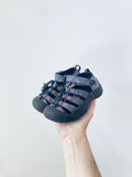 Keens Closed Toe Hiking Sandals (9 Toddler)