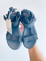 Velcro Sandals // 1 Kid