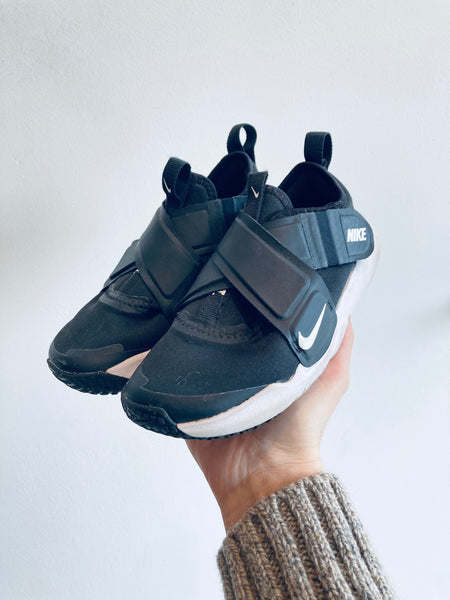 Nike Criss-Cross Velcro Sneakers (12C)