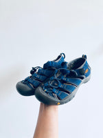 Keens Hiking Shoes (13 Kid)
